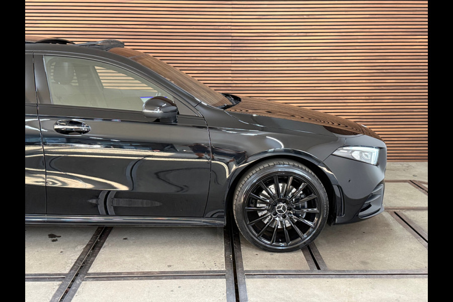 Mercedes-Benz A-Klasse 250 e AMG Line | Stoelverwarming | Alcantara | Panorama dak | Carplay | Head-Up | Multibeam LED |Keyless Go