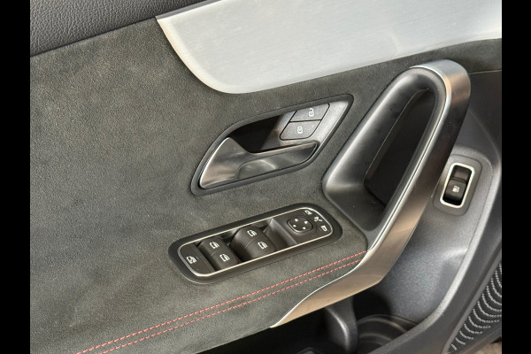 Mercedes-Benz A-Klasse 250 e AMG Line | Stoelverwarming | Alcantara | Panorama dak | Carplay | Head-Up | Multibeam LED |Keyless Go