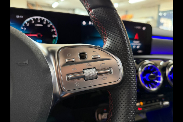 Mercedes-Benz A-Klasse 250 e AMG Line | Stoelverwarming | Alcantara | Panorama dak | Carplay | Head-Up | Multibeam LED |Keyless Go