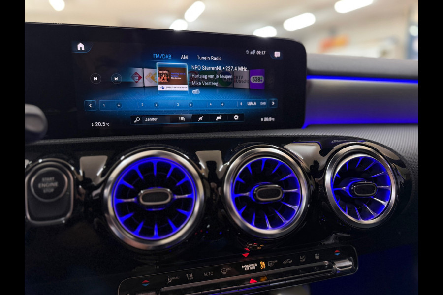 Mercedes-Benz A-Klasse 250 e AMG Line | Stoelverwarming | Alcantara | Panorama dak | Carplay | Head-Up | Multibeam LED |Keyless Go