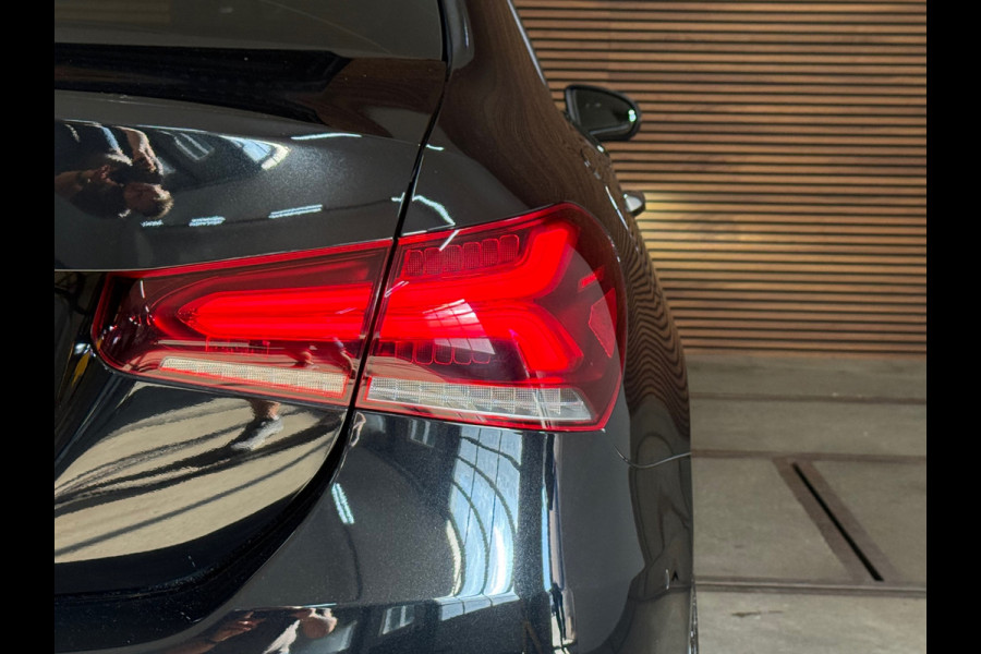 Mercedes-Benz A-Klasse 250 e AMG Line | Stoelverwarming | Alcantara | Panorama dak | Carplay | Head-Up | Multibeam LED |Keyless Go
