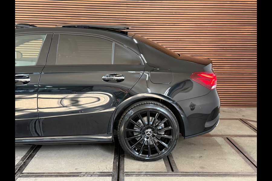 Mercedes-Benz A-Klasse 250 e AMG Line | Stoelverwarming | Alcantara | Panorama dak | Carplay | Head-Up | Multibeam LED |Keyless Go
