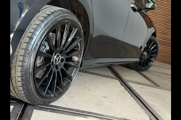 Mercedes-Benz A-Klasse 250 e AMG Line | Stoelverwarming | Alcantara | Panorama dak | Carplay | Head-Up | Multibeam LED |Keyless Go