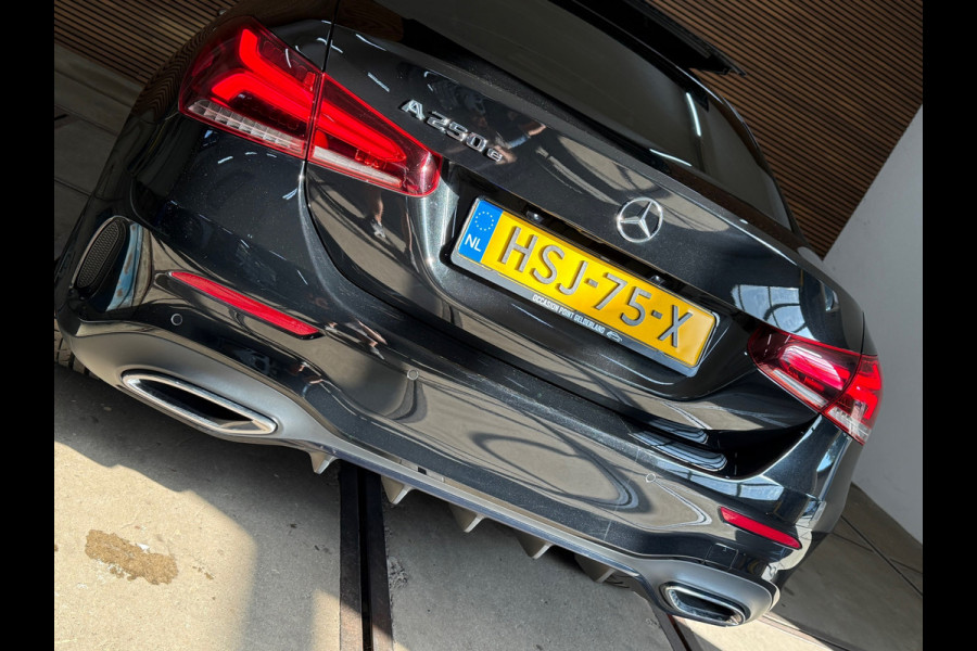Mercedes-Benz A-Klasse 250 e AMG Line | Stoelverwarming | Alcantara | Panorama dak | Carplay | Head-Up | Multibeam LED |Keyless Go