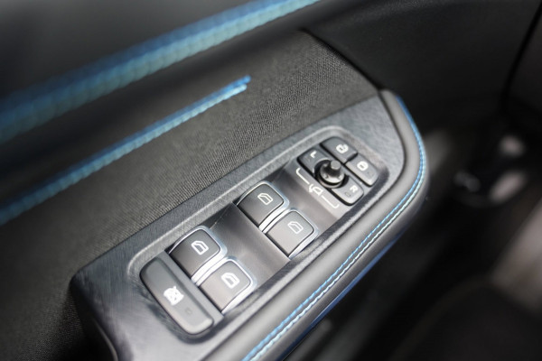 Lynk & Co 01 1.5 | Prijs rijklaar incl. 12 mnd garantie | PDC Panoramadak LMV Navi Apple carplay/Android auto Camera