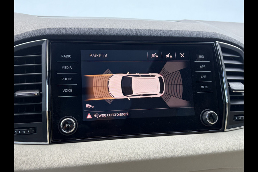 Škoda Karoq 1.5 TSI ACT Style Business Trekhaak Pano Leer Adap.Cruise Memory Camera VOL!