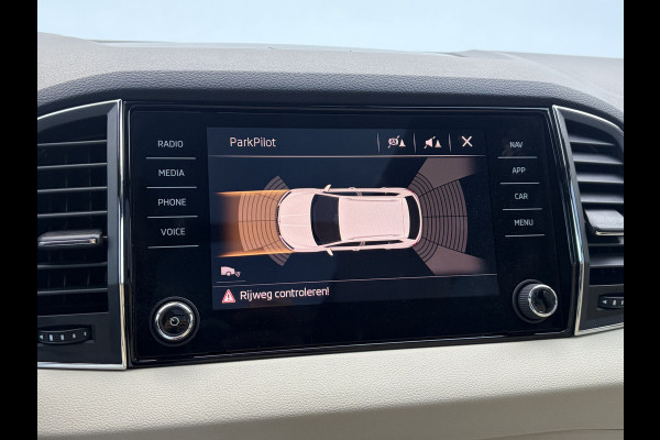 Škoda Karoq 1.5 TSI ACT Style Business Trekhaak Pano Leer Adap.Cruise Memory Camera VOL!