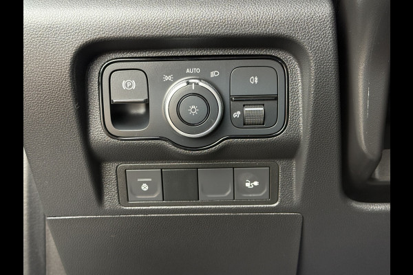 Mercedes-Benz Citan 112 Pro L2H1 / 51 kWh / RIJKLAAR !! / 3.369 KM / High Performance LED-koplampen / CAMERA / ECC / CRUISE / TREKHAAK / STOELVERWAR