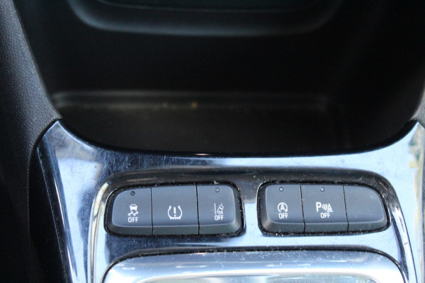 Opel Crossland X 1.2 Turbo 120 Jaar Edition automaat , nap ,camera trekhaak multimedia parkeersens