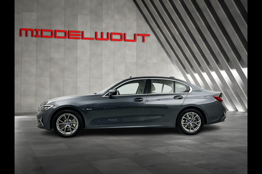 BMW 3-serie 330e 292PK High Exe. Schuif-kanteldak/Leder/M-sport-stoelen