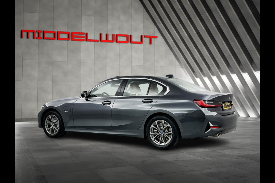 BMW 3-serie 330e 292PK High Exe. Schuif-kanteldak/Leder/M-sport-stoelen