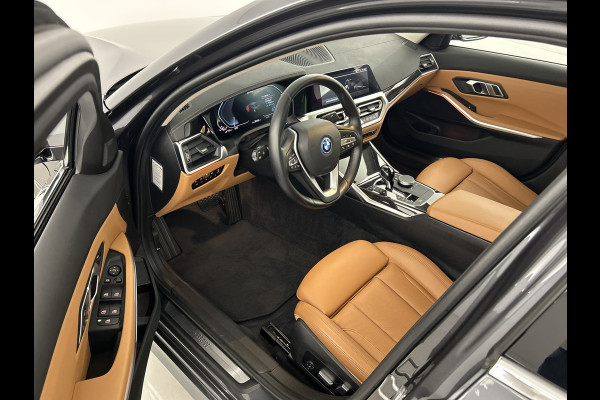 BMW 3-serie 330e 292PK High Exe. Schuif-kanteldak/Leder/M-sport-stoelen