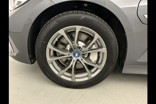 BMW 3-serie 330e 292PK High Exe. Schuif-kanteldak/Leder/M-sport-stoelen