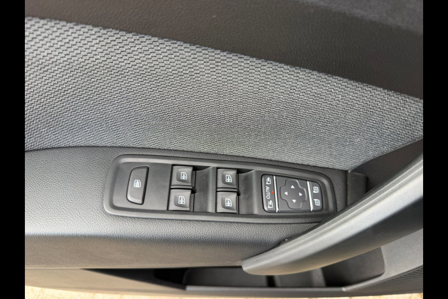 Renault Kangoo TCe 130 EDC Techno Navi / Trekhaak afn. / Camera / P-sensoren rondom / Stoel verw / Clima