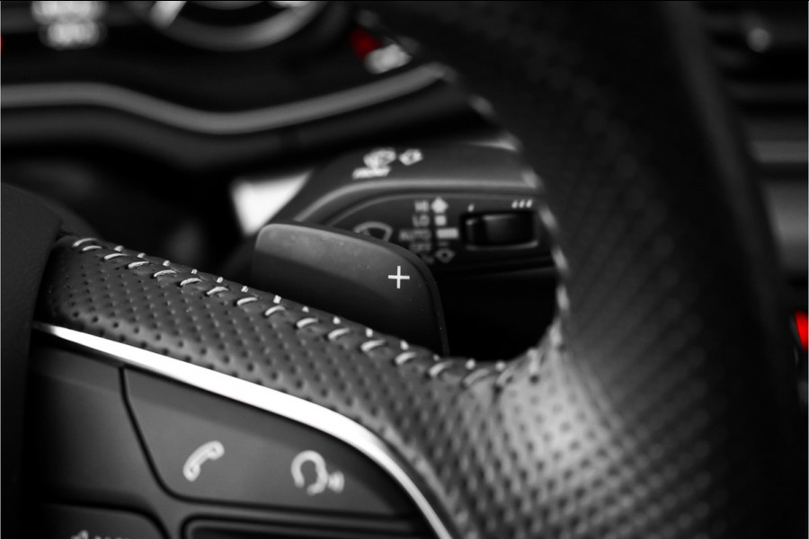 Audi Q5 55 TFSI e Quattro Competition S Pano Leder Luchtv ACC Zwart Optiek Massage Trekhaak