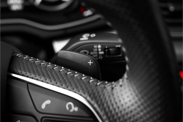 Audi Q5 55 TFSI e Quattro Competition S Pano Leder Luchtv ACC Zwart Optiek Massage Trekhaak