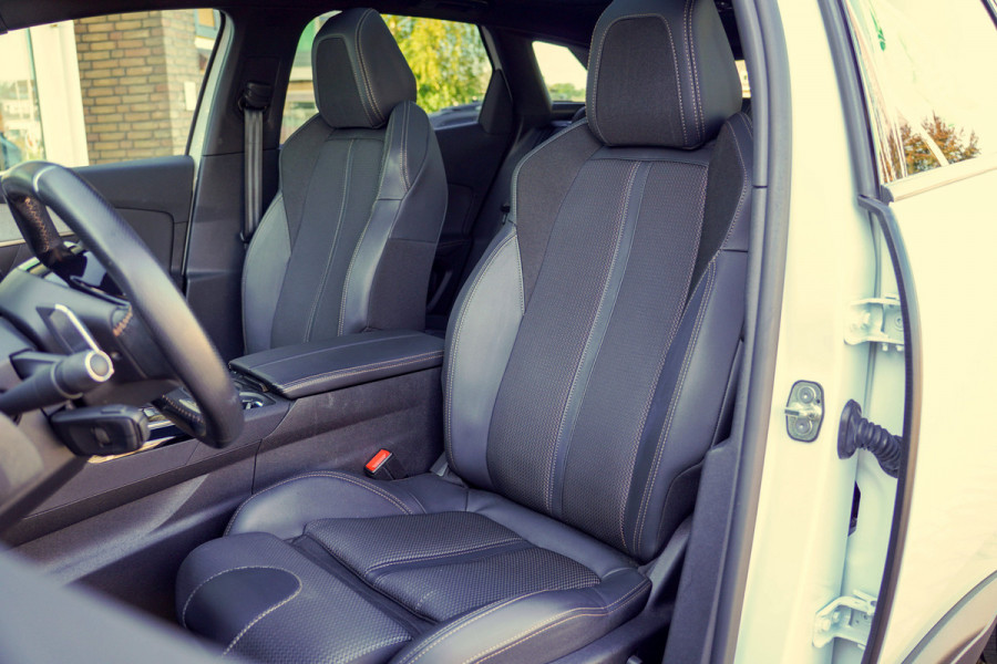 Peugeot 3008 1.6 HYbrid 225 GT |  Panoramadak | Trekhaak | SoH 96%