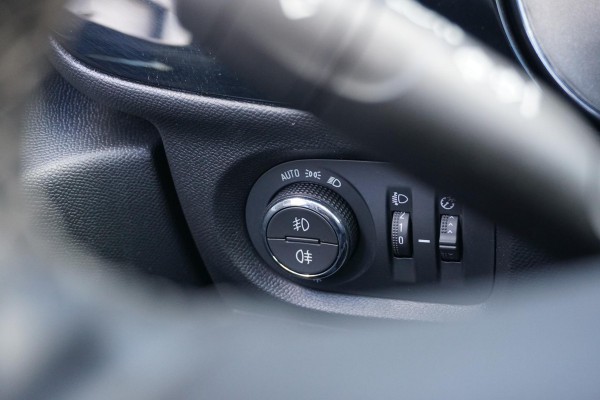 Opel CORSA-E GS Line 50 kWh + CAMERA / STOEL+STUURVERWARMING / CARPLAY