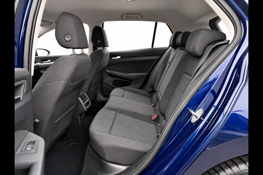 Volkswagen Golf 8 1.0 eTSI | ACC | Sfeerverlichting | Carplay | Navi | Stuurwiel verwarmd | Stoelverwarming