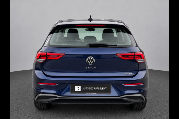 Volkswagen Golf 8 1.0 eTSI | ACC | Sfeerverlichting | Carplay | Navi | Stuurwiel verwarmd | Stoelverwarming