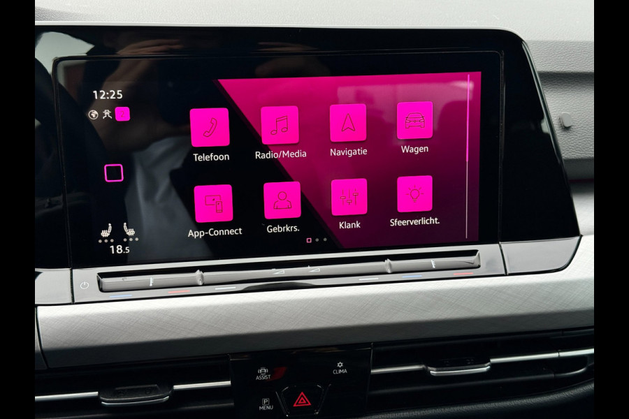 Volkswagen Golf 8 1.0 eTSI | ACC | Sfeerverlichting | Carplay | Navi | Stuurwiel verwarmd | Stoelverwarming