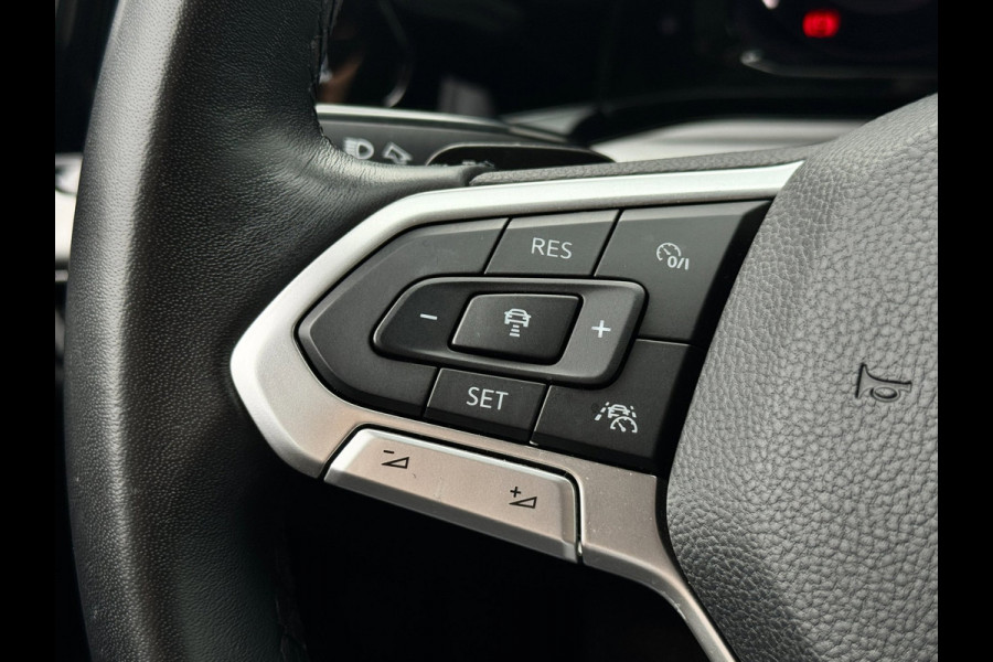 Volkswagen Golf 8 1.0 eTSI | ACC | Sfeerverlichting | Carplay | Navi | Stuurwiel verwarmd | Stoelverwarming