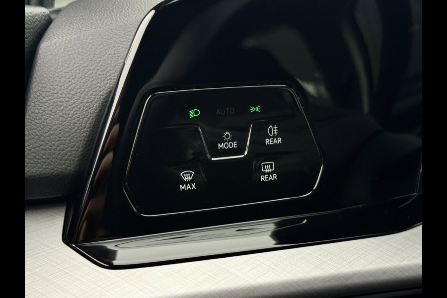 Volkswagen Golf 8 1.0 eTSI | ACC | Sfeerverlichting | Carplay | Navi | Stuurwiel verwarmd | Stoelverwarming