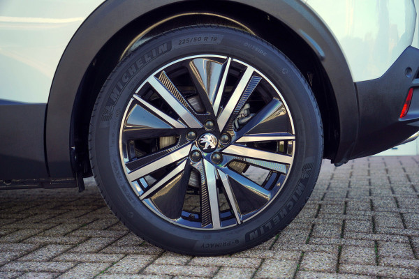 Peugeot 3008 1.6 HYbrid 225 GT |  Panoramadak | Trekhaak | SoH 96%