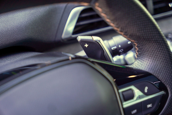 Peugeot 3008 1.6 HYbrid 225 GT |  Panoramadak | Trekhaak | SoH 96%