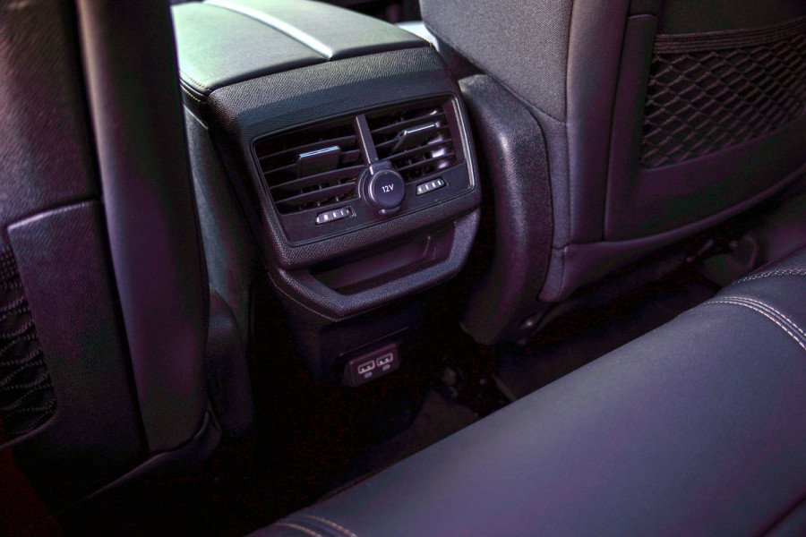 Peugeot 3008 1.6 HYbrid 225 GT |  Panoramadak | Trekhaak | SoH 96%