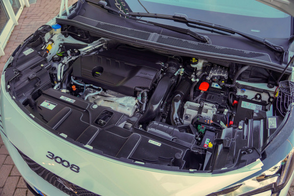 Peugeot 3008 1.6 HYbrid 225 GT |  Panoramadak | Trekhaak | SoH 96%