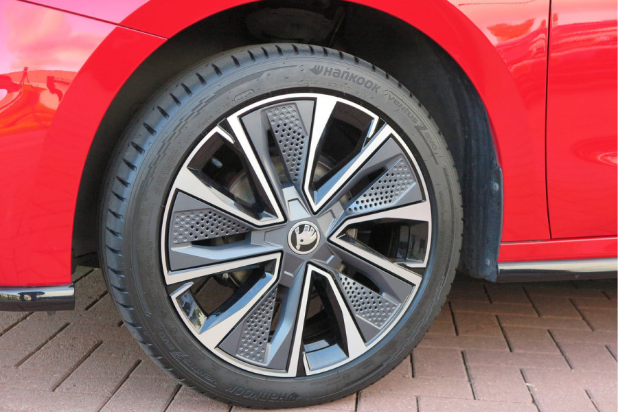 Škoda Fabia 1.0 TSI 70kw 95pk Monte Carlo , Led (Skoda crystal lighting)  , Bi-color, Virtual cockpit, Sportstoelen,Keyless entry/start, Navi via Smartlink, Cruisecontrol, PDC, Camera , LMV. etc.