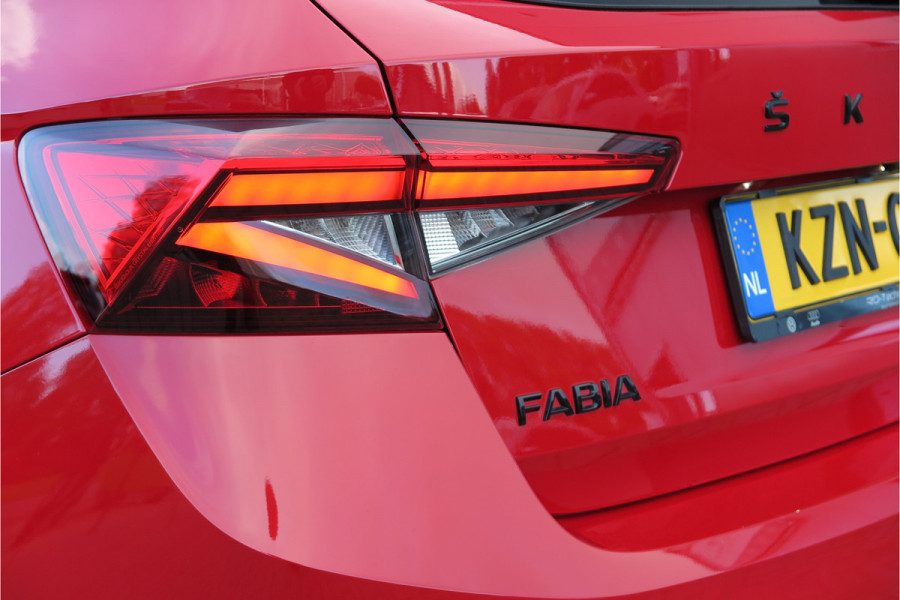 Škoda Fabia 1.0 TSI 70kw 95pk Monte Carlo , Led (Skoda crystal lighting)  , Bi-color, Virtual cockpit, Sportstoelen,Keyless entry/start, Navi via Smartlink, Cruisecontrol, PDC, Camera , LMV. etc.