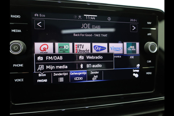 Volkswagen T-Roc 1.5 TSI R-Line Edition | IQ Light | Schuif\Kanteldak | Camera | Apple \ Andorid Auto | Trekhaak | Prijs Rijklaar !!