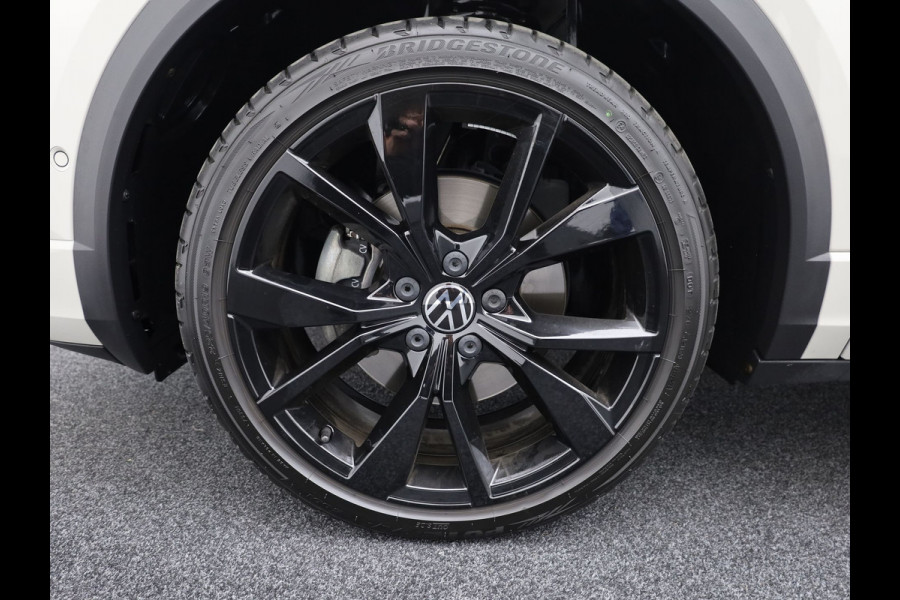 Volkswagen T-Roc 1.5 TSI R-Line Edition | IQ Light | Schuif\Kanteldak | Camera | Apple \ Andorid Auto | Trekhaak | Prijs Rijklaar !!