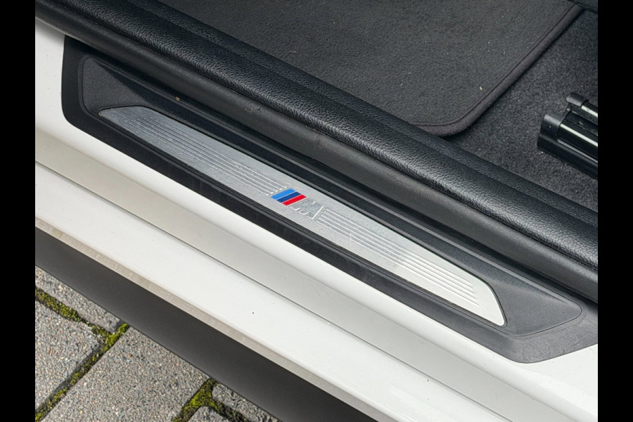 BMW 1 Serie 120i 184PK AUT M-Sport Led Dak Leder Carplay DAB+ PDC