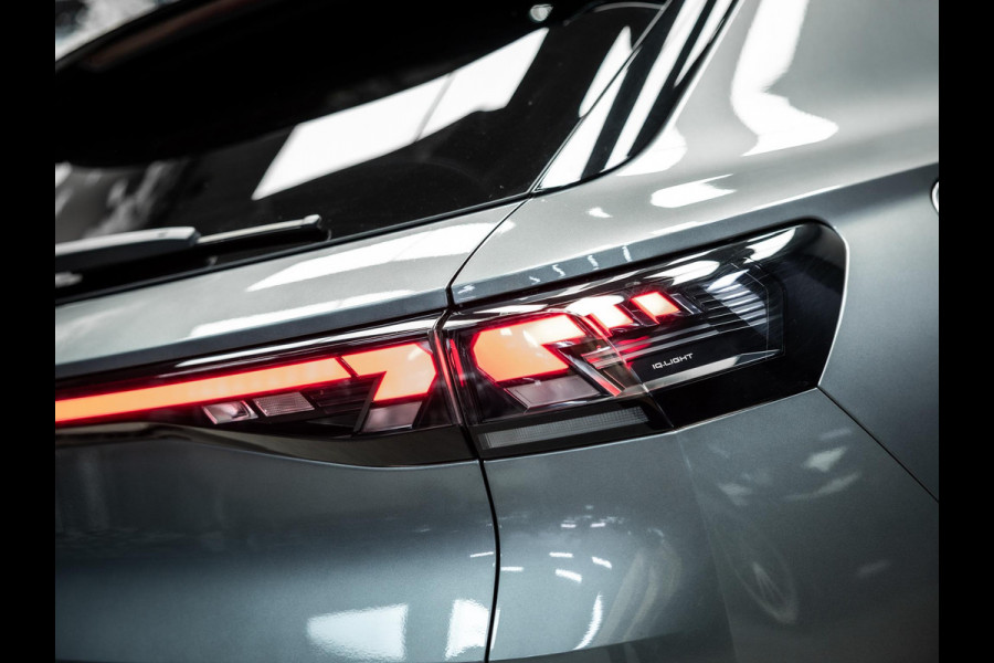 Volkswagen T-Roc T-roc R-line Vol uit gevoerde T-Roc R-line mooie kleurstelling