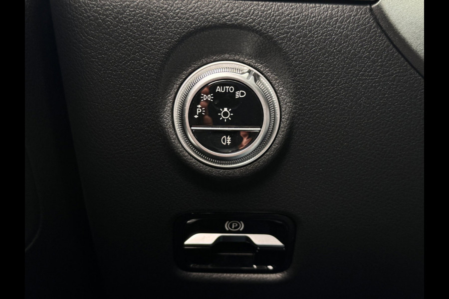 Mercedes-Benz C-Klasse Estate 300 e | Sfeerverlichting | Camera | Carplay | Dodehoek | Elektrische achterklep | Dealer onderhouden