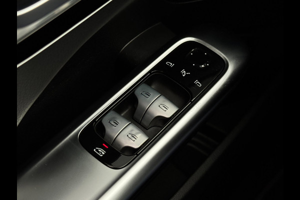 Mercedes-Benz C-Klasse Estate 300 e | Sfeerverlichting | Camera | Carplay | Dodehoek | Elektrische achterklep | Dealer onderhouden