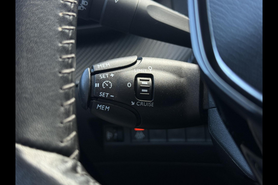Peugeot 2008 1.2 PureTech Allure 2e Eigenaar|Navi|Camera|Carplay|D-riem vv in 2025|Trekhaak|Cruise|PDC V+A|Elek ramen|Dealer onderhouden|N.A.P|APK tot 07-2028
