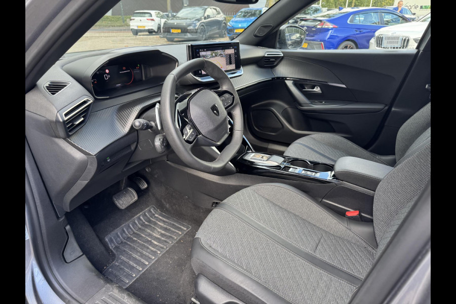 Peugeot 2008 1.2 Hybrid 145 Allure AUTOMAAT | CRUISE CONTROL| 30.000KM! | CAMERA| NAVIGATIE |RIJKLAARPRIJS INCL. 12 MND BOVAG GARANTIE|
