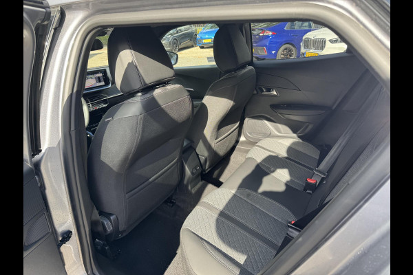 Peugeot 2008 1.2 Hybrid 145 Allure AUTOMAAT | CRUISE CONTROL| 30.000KM! | CAMERA| NAVIGATIE |RIJKLAARPRIJS INCL. 12 MND BOVAG GARANTIE|