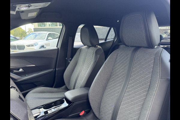 Peugeot 2008 1.2 Hybrid 145 Allure AUTOMAAT | CRUISE CONTROL| 30.000KM! | CAMERA| NAVIGATIE |RIJKLAARPRIJS INCL. 12 MND BOVAG GARANTIE|