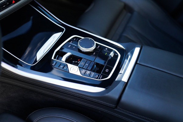 BMW X5 XDrive50e High Executive | X5M Kuipstoelen | Driving assistant Prof | HuD | Dravit Grau | Luchtvering | Stoelverkoeling |