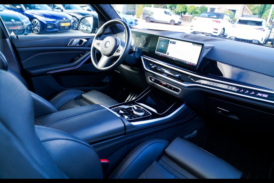 BMW X5 XDrive50e High Executive | X5M Kuipstoelen | Driving assistant Prof | HuD | Dravit Grau | Luchtvering | Stoelverkoeling |