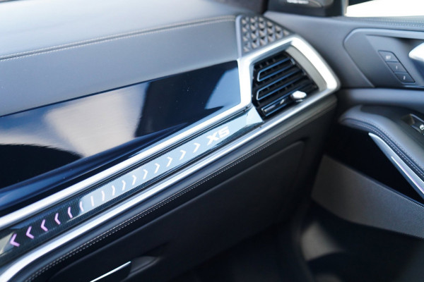 BMW X5 XDrive50e High Executive | X5M Kuipstoelen | Driving assistant Prof | HuD | Dravit Grau | Luchtvering | Stoelverkoeling |