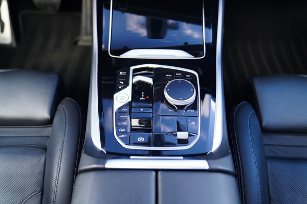 BMW X5 XDrive50e High Executive | X5M Kuipstoelen | Driving assistant Prof | HuD | Dravit Grau | Luchtvering | Stoelverkoeling |