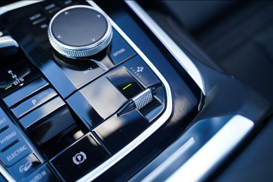 BMW X5 XDrive50e High Executive | X5M Kuipstoelen | Driving assistant Prof | HuD | Dravit Grau | Luchtvering | Stoelverkoeling |