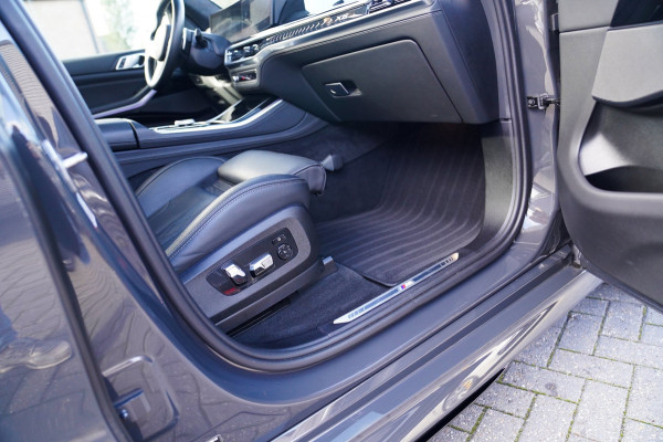 BMW X5 XDrive50e High Executive | X5M Kuipstoelen | Driving assistant Prof | HuD | Dravit Grau | Luchtvering | Stoelverkoeling |