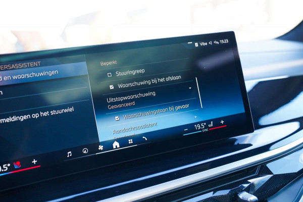 BMW X5 XDrive50e High Executive | X5M Kuipstoelen | Driving assistant Prof | HuD | Dravit Grau | Luchtvering | Stoelverkoeling |